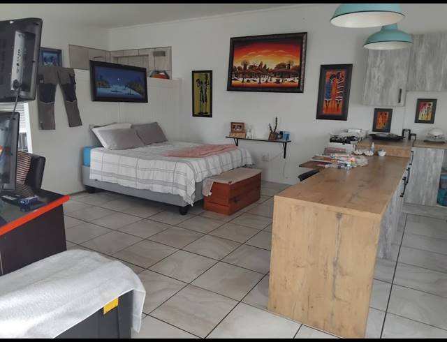 9 BEDROOM HOUSE FOR SALE IN COUNTRY CLUB